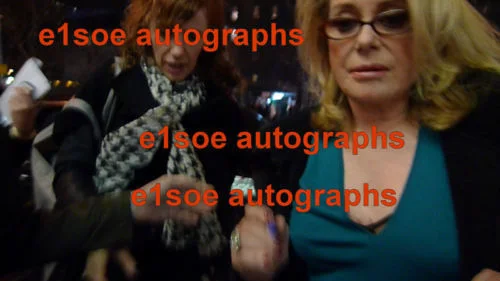 Catherine Deneuve, Francois Ozon — Catherine Deneuve, Judith Godreche & Francois Ozon signed Potiche 8x10 photo, изображение 5