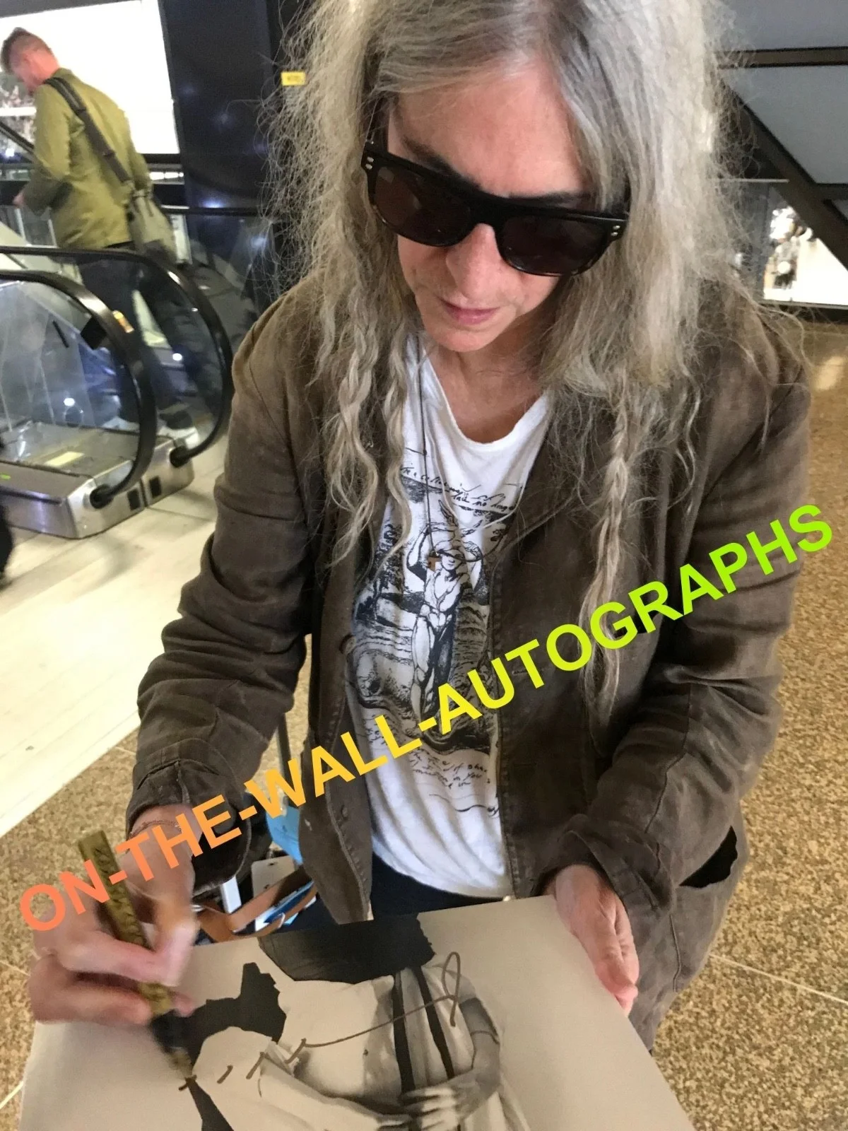 PATTI SMITH GROUP HAND SIGNED AUTOGRAPHED EASTER VINYL ALBUM! WITH PROOF + COA!, image 3