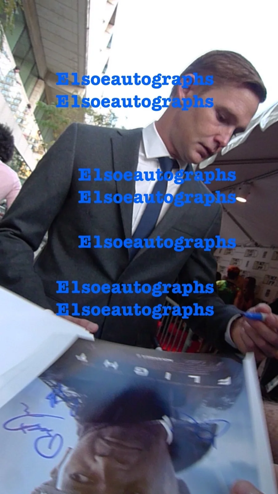 Robert Zemeckis — Robert Zemeckis, Bruce Greenwood, Brian Geraghty & Cast signed Flight 8X10 photo, image 3