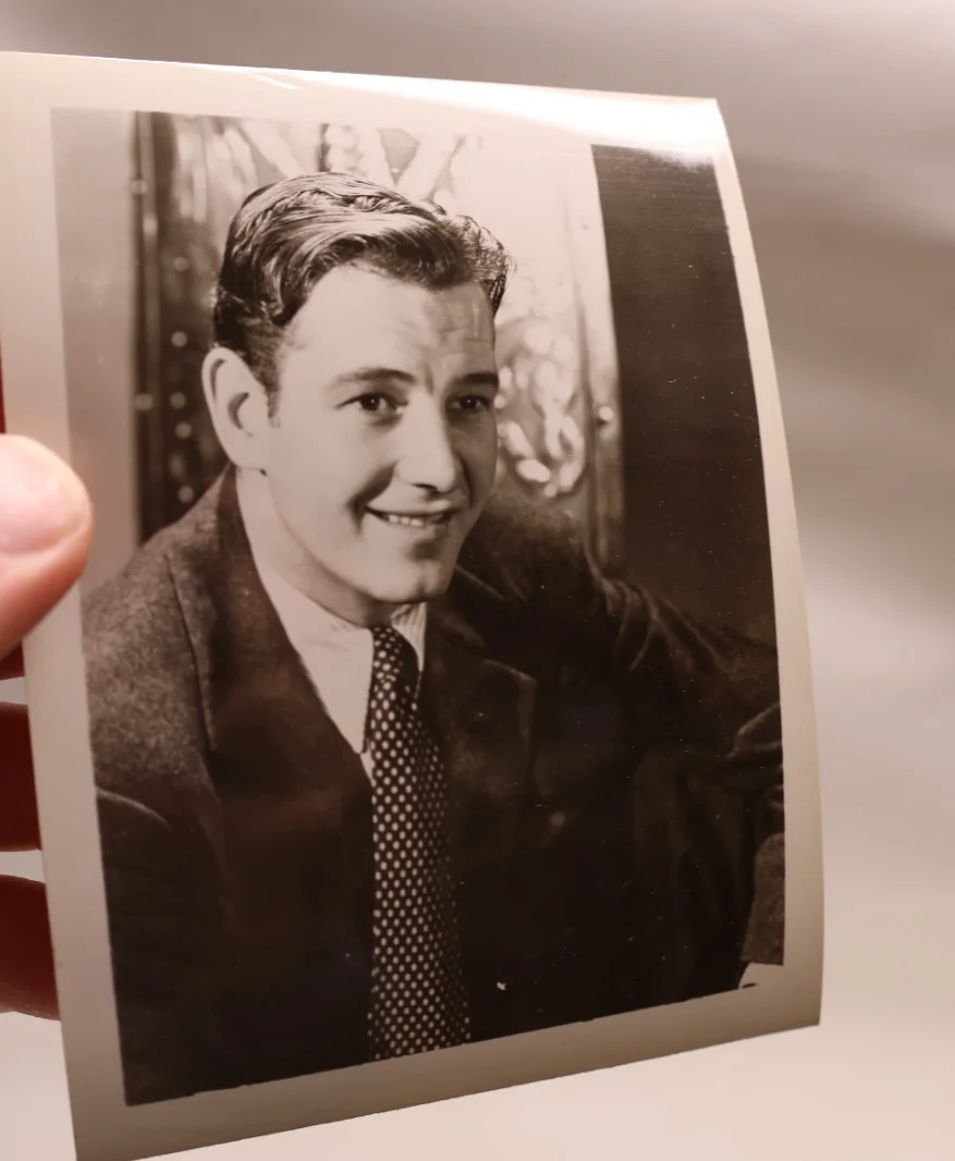 Tom Drake — WWII Era Tom Drake Autograph & Photograph Grouping Naval Aid Auxiliary, изображение 2