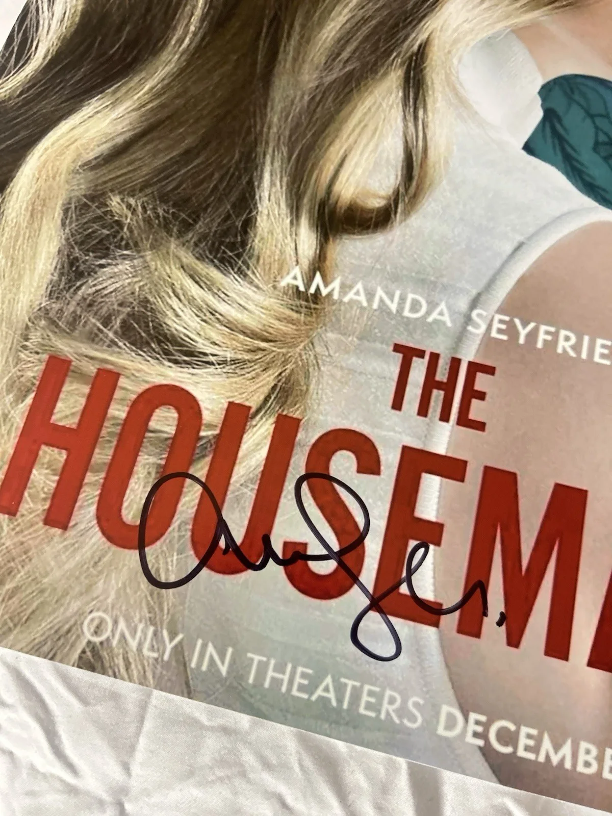 AMANDA SEYFRIED — Amanda Seyfried Signed The Housemaid 12x18 Poster Autographed JSA COA, изображение 3