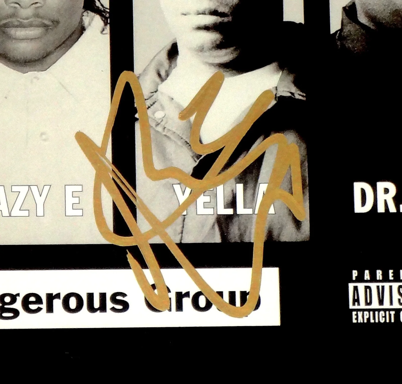 NWA HAND SIGNED AUTOGRAPHED GREATEST HITS ALBUM BY ALL 2! RARE W/ PROOF + C.O.A., изображение 3