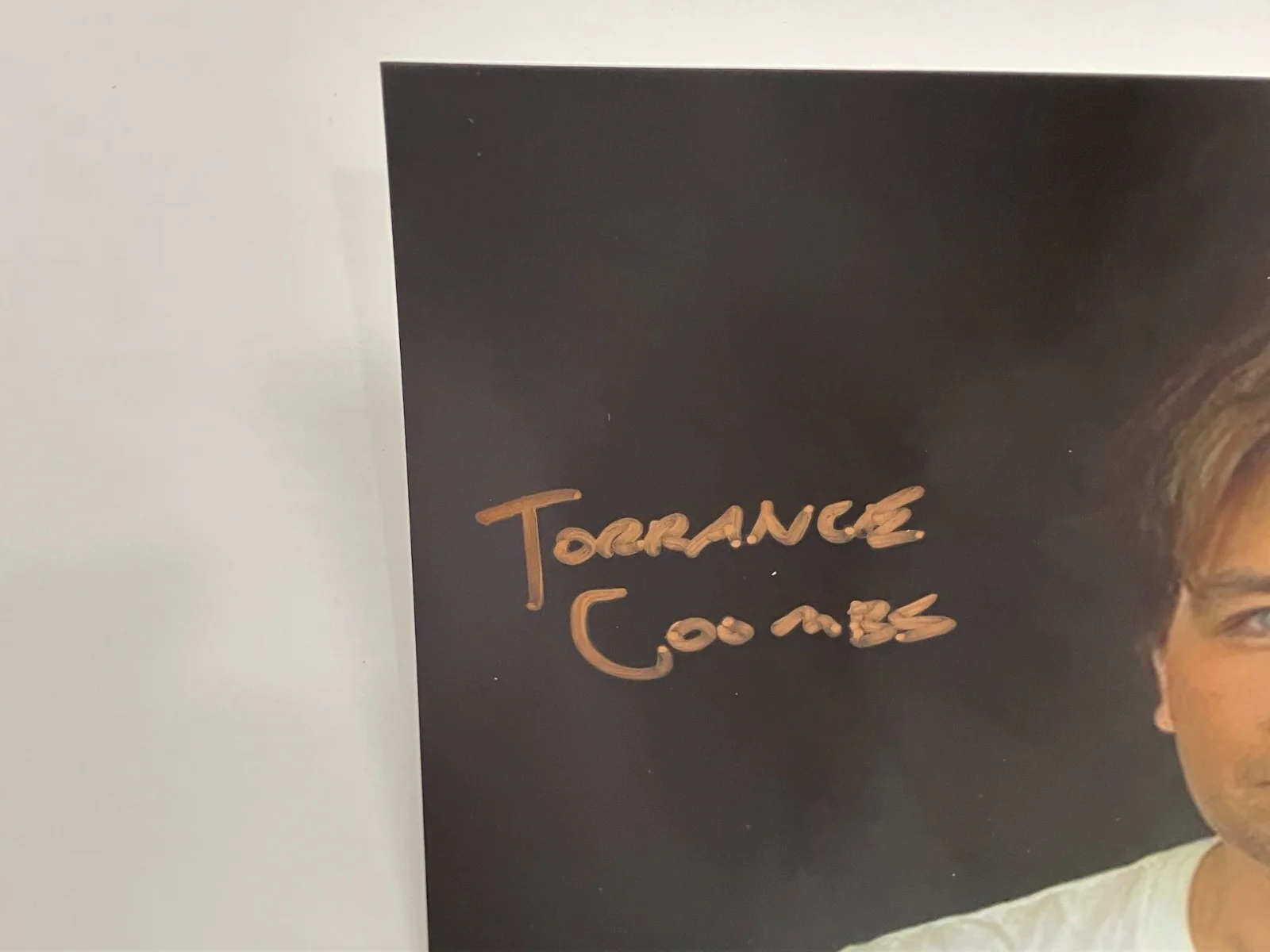 Torrance Coombs — Torrance Coombs REIGN Actor Hand Signed Autograph 8x10 Photo plus COA, изображение 3