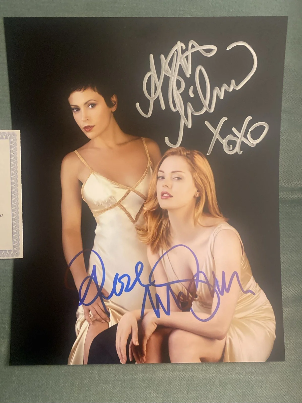 Charmed Cast — Charmed Alyssa Milano Rose McGowan Autographed Photo 8x10 COA, image 2