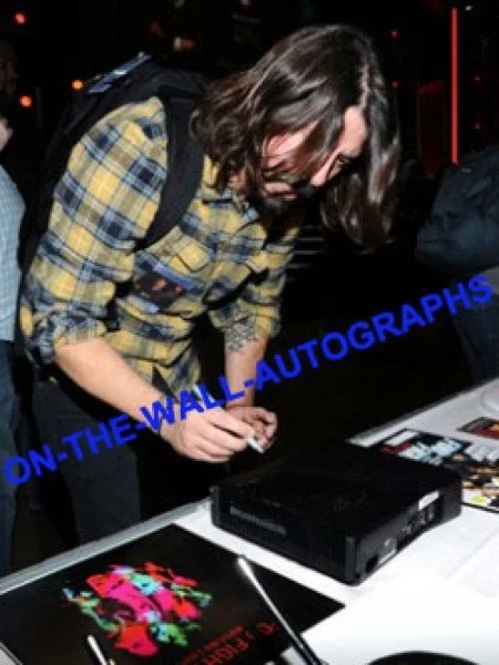 NIRVANA HAND SIGNED AUTOGRAPHED THE BLACK ALBUM! RARE WITH PROOF + C.O.A., изображение 4