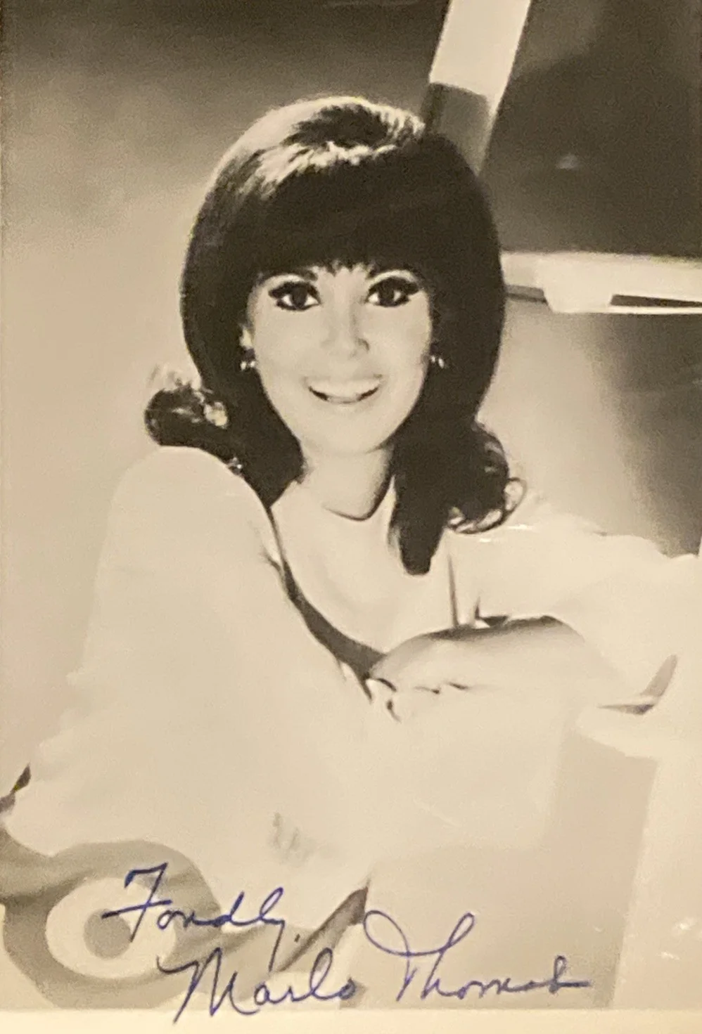 Marlo Thomas — Marlo Thomas Autographed Photo 5”x7”. Early 70’s