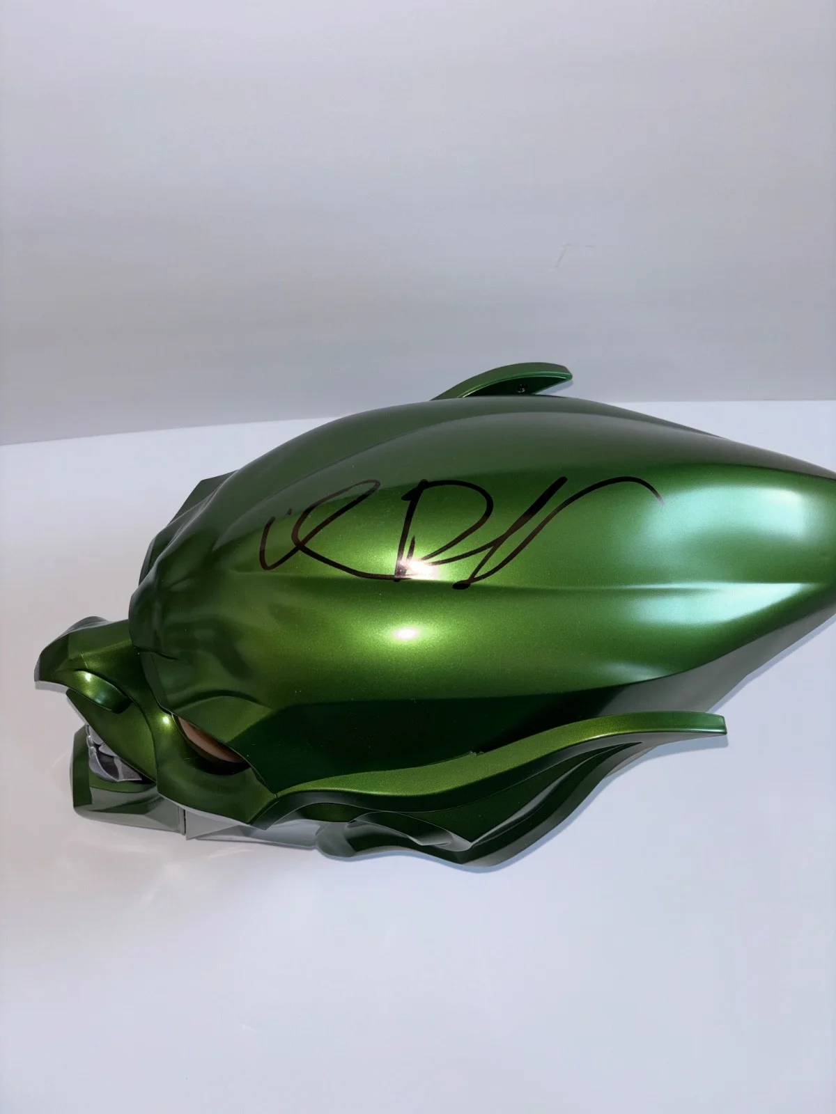 WILLEM DAFOE SIGNED GREEN GOBLIN 1:1 MARVEL LEGENDS HELMET SPIDER-MAN MOVIE BAS, image 3