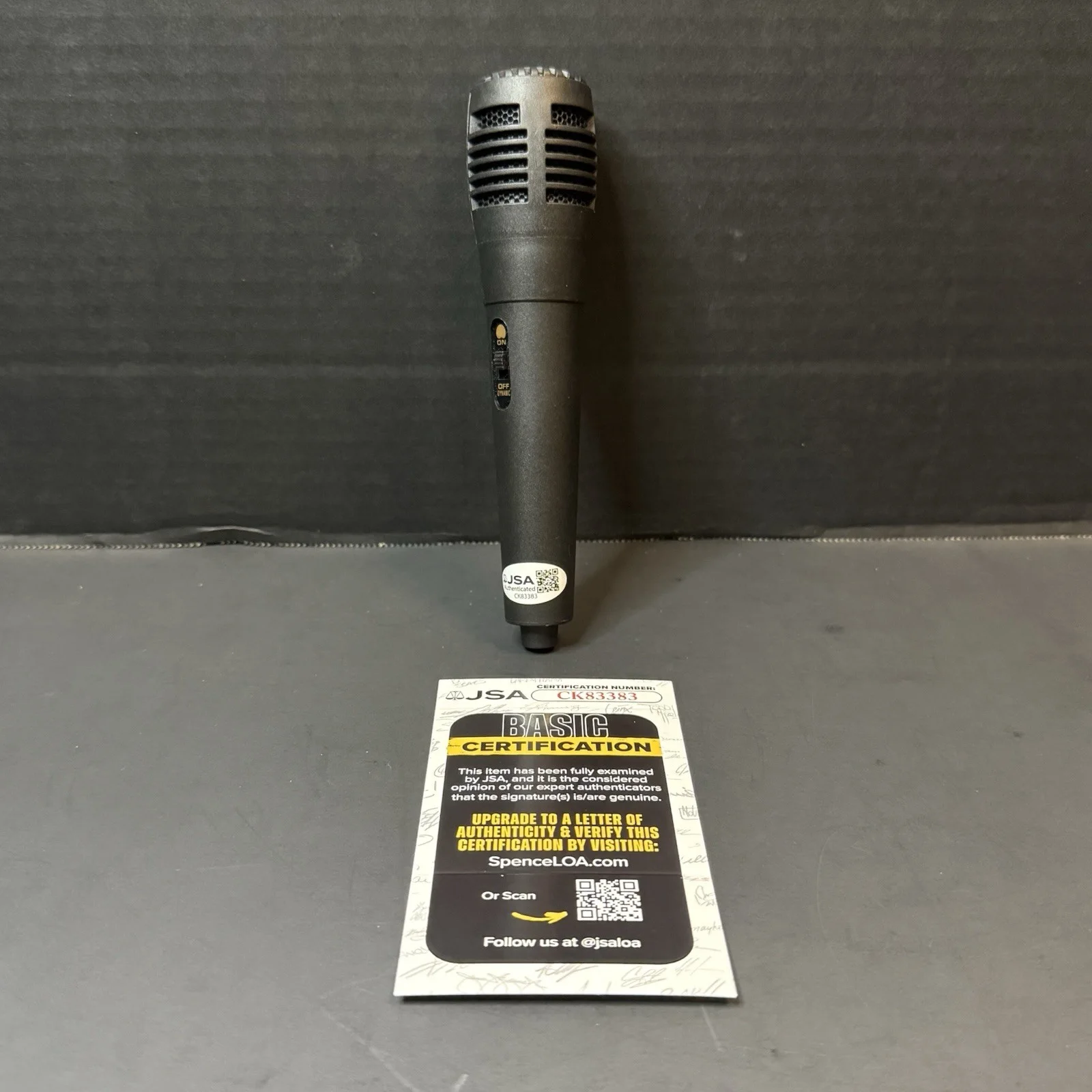 Kevin James — Kevin James Signed Microphone Autographed Mic King Of Queens Actor JSA COA, изображение 3