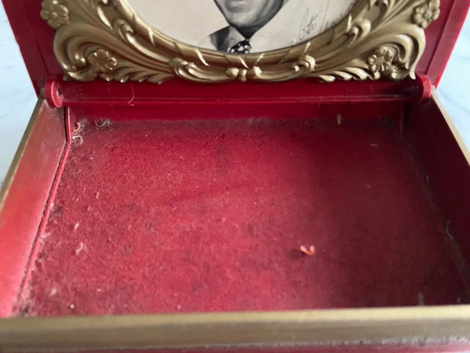Peter Lawford — Vintage Louisa May Alcott Little Women trinket box Peter Lawford autograph photo, изображение 2