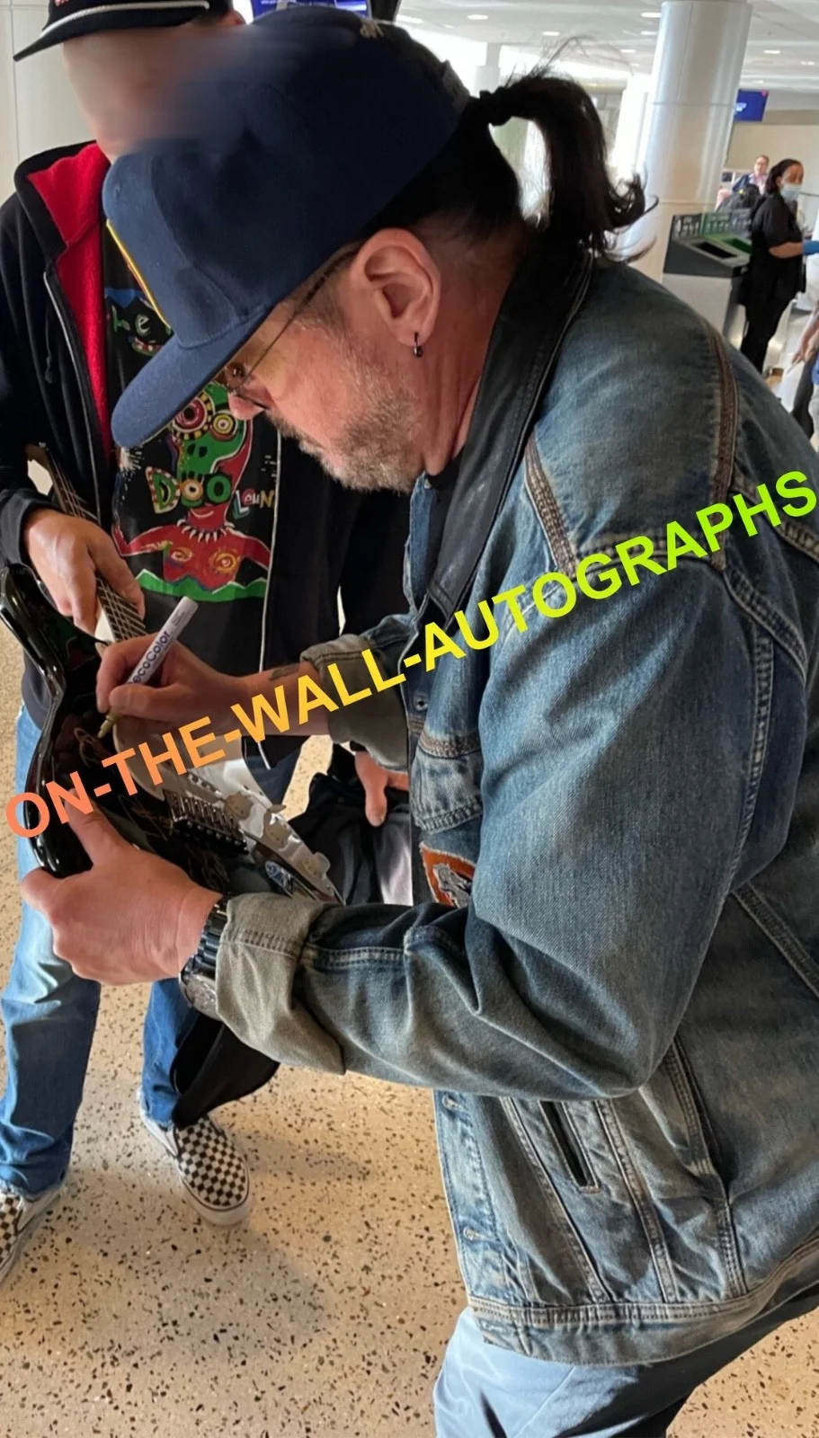 GUNS N' ROSES HAND SIGNED AUTOGRAPHED USE YOUR ILLUSION 1 ALBUM W/ PROOF +C.O.A., image 5