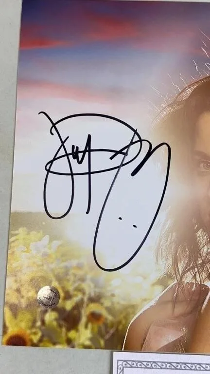 Katy Perry Signed 8x10 Photograph w/COA, image 2