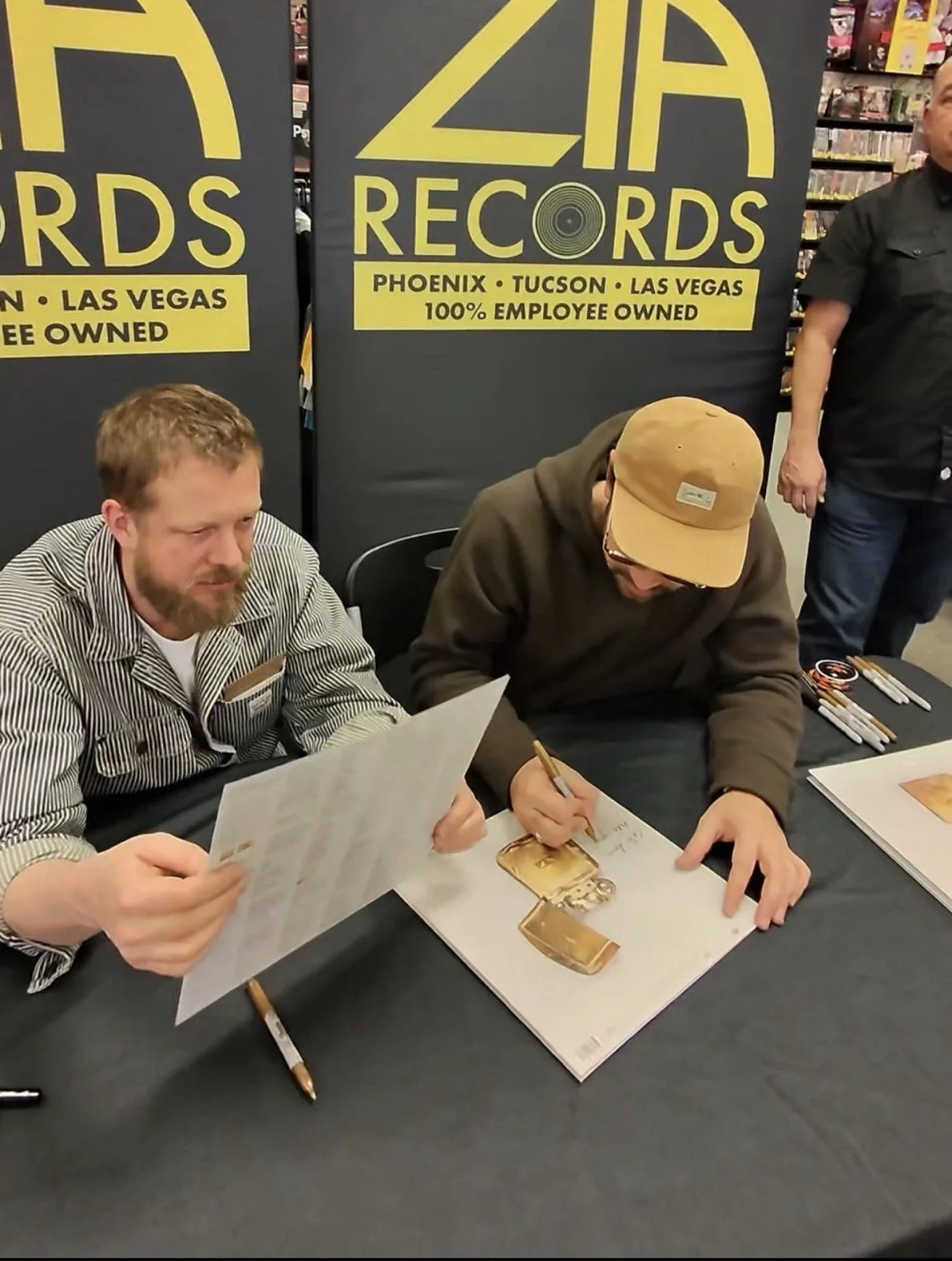 Signed Cover With Lyrics Mumford & Sons- Prizefighter [Indie Exclusive White LP], изображение 3