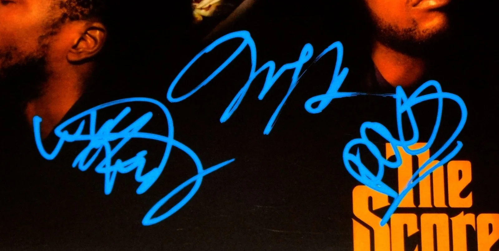 THE FUGEES HAND SIGNED AUTOGRAPHED THE SCORE ALBUM BY ALL 3 RARE W/ EXACT PROOF!, изображение 2