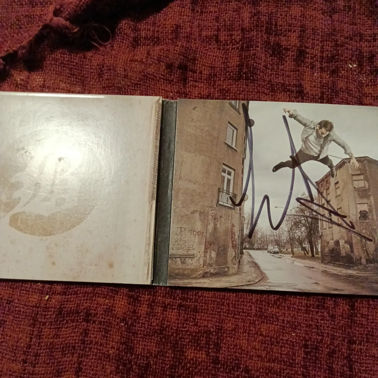 Beartooth Disgusting (2014) CD Digipak Autographed by Band, image 2