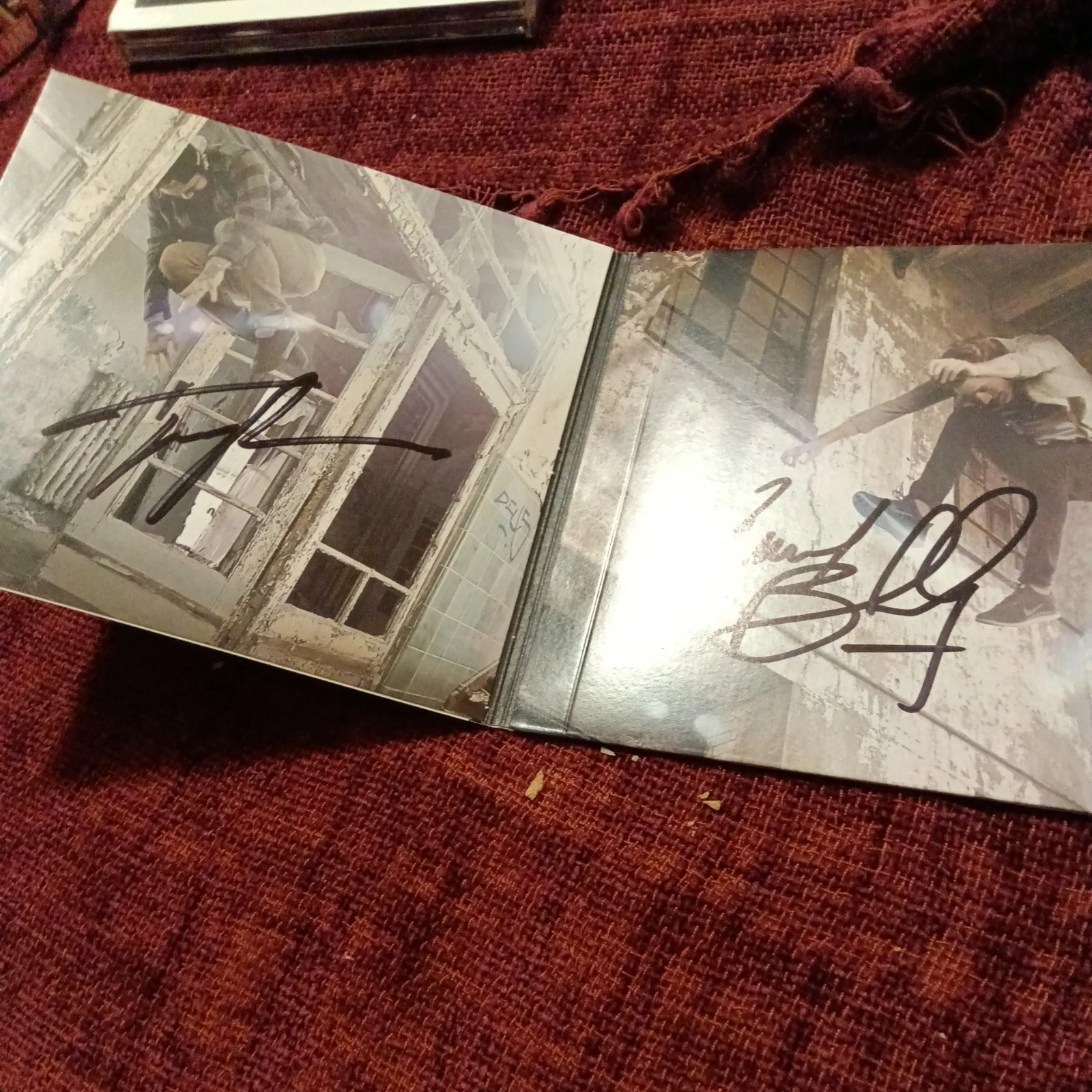 Beartooth Disgusting (2014) CD Digipak Autographed by Band, image 3