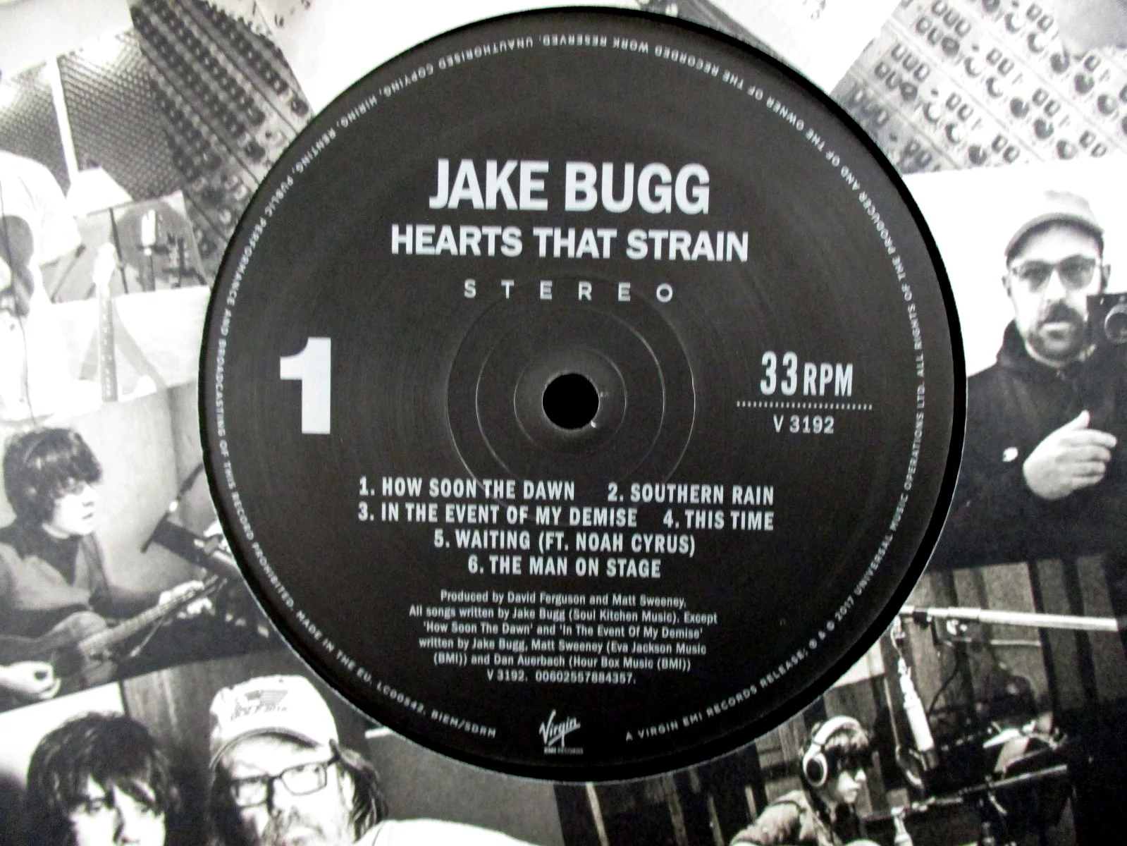Jake Bugg HEARTS THAT STRAIN, Autographed Album w/LP, Virgin Import (2017) Mint, изображение 3