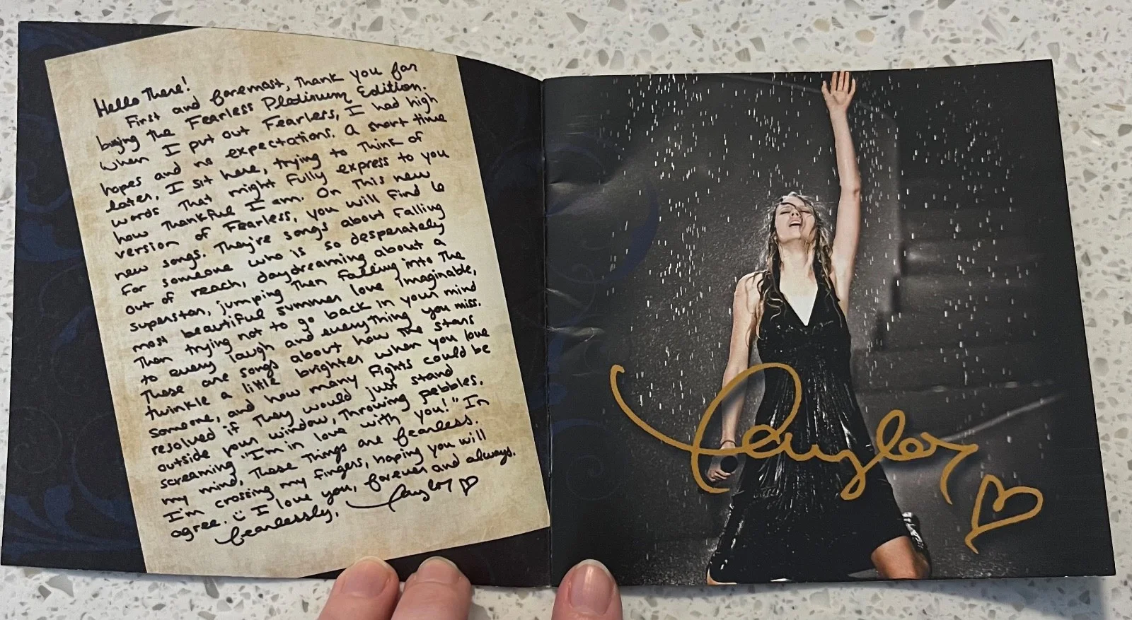 Taylor Swift Signed Fearless Platinum Edition CD Booklet Only, image 2