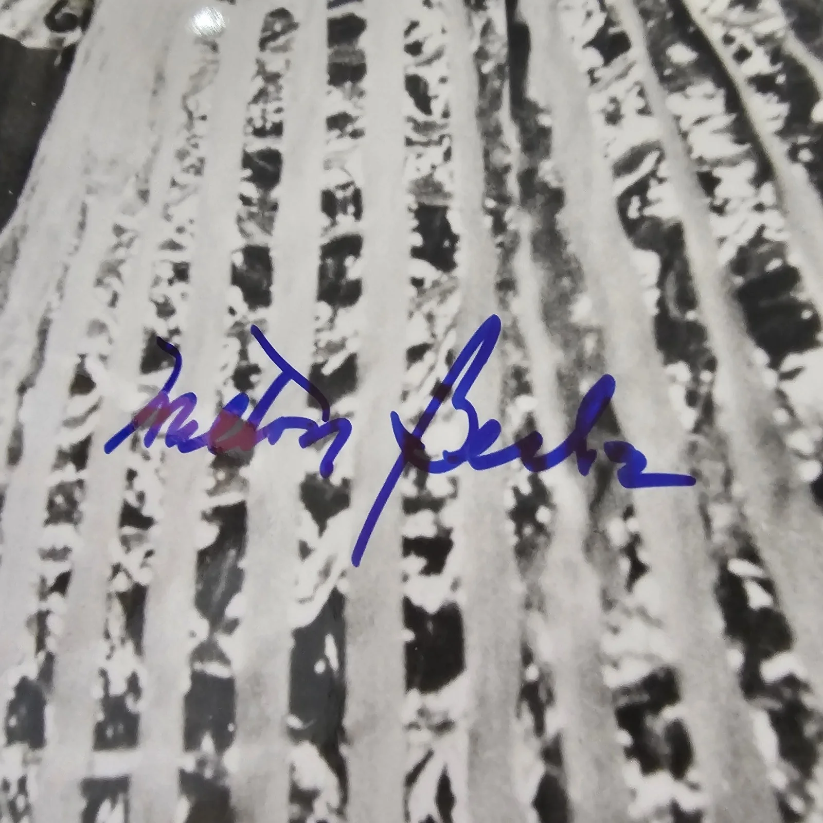 MILTON BERLE (1913-2002) "Texaco Star Theater" signed/autographed 8x10 B&W Photo, изображение 2