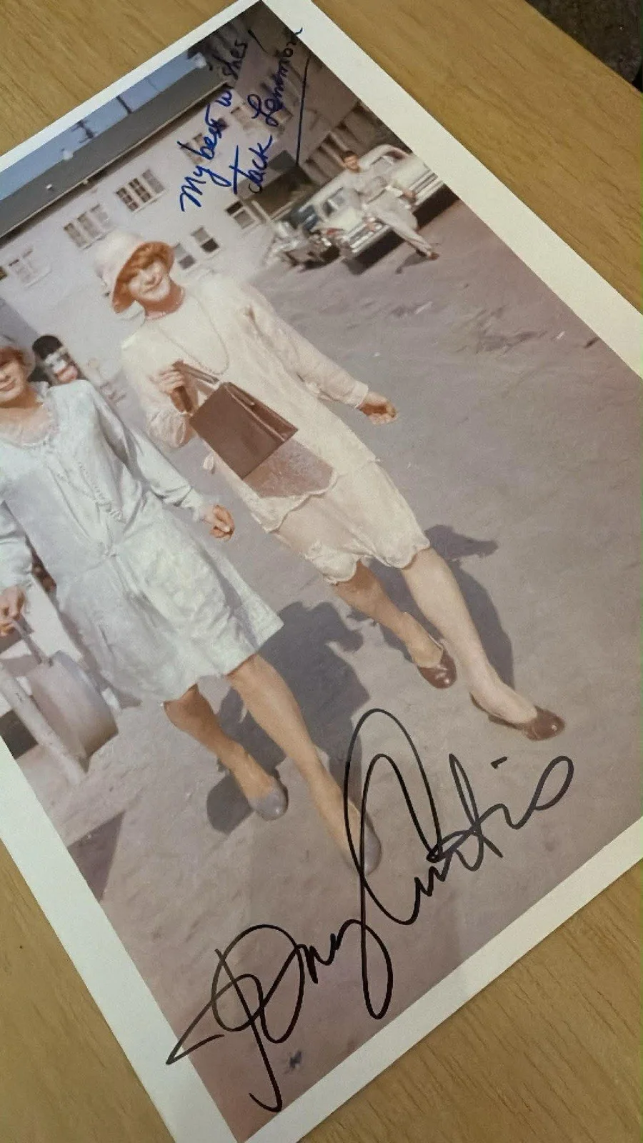 Jack Lemmon & Tony Curtis Duel Autographed Color 8x10 “Some Like It Hot”, изображение 2