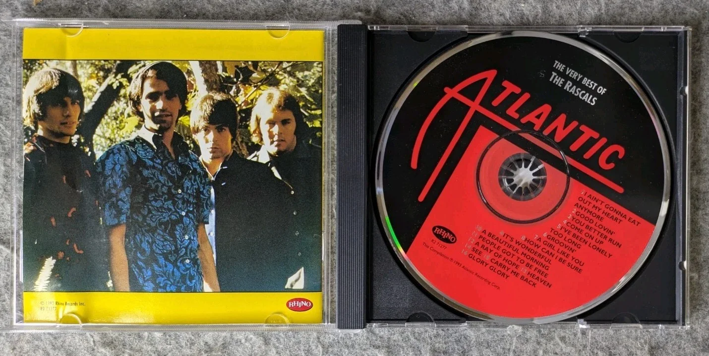 The Rascals Autographed CD Very Best Of Signed Booklet Appears Felix Cavaliere, изображение 4