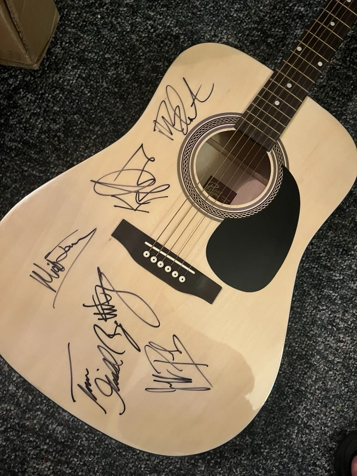 Foreigner *I WANT TO KNOW WHAT LOVE IS* Signed Acoustic Guitar, изображение 2
