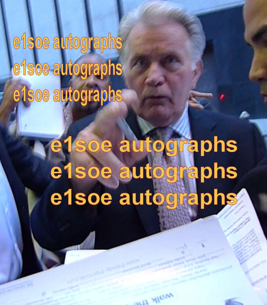 Martin Sheen — Martin Sheen signed The Way 8x10 photo - In Person Proof - West Wing, изображение 2
