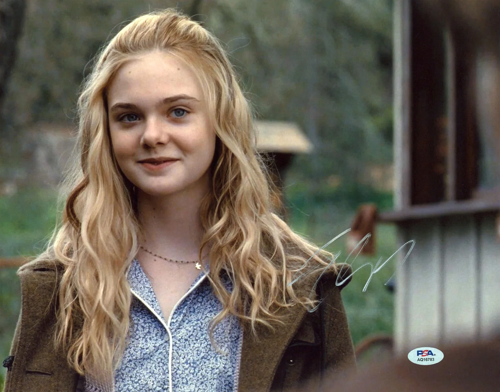 Elle Fanning — Elle Fanning We Bought A Zoo Authentic Signed 11x14 Photo PSA/DNA #AQ16783