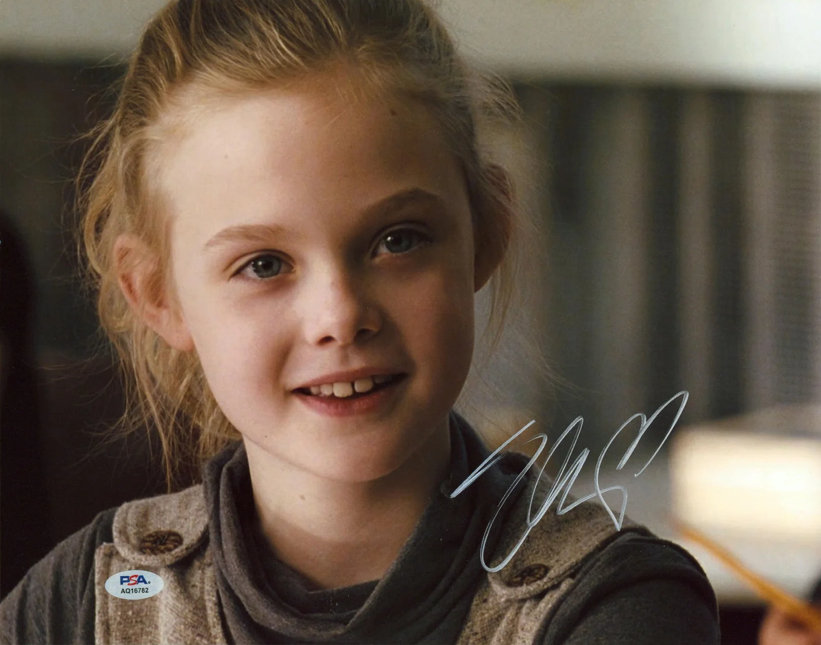 Elle Fanning — Elle Fanning Phoebe In Wonderland Authentic Signed 11x14 Photo PSA/DNA #AQ16782