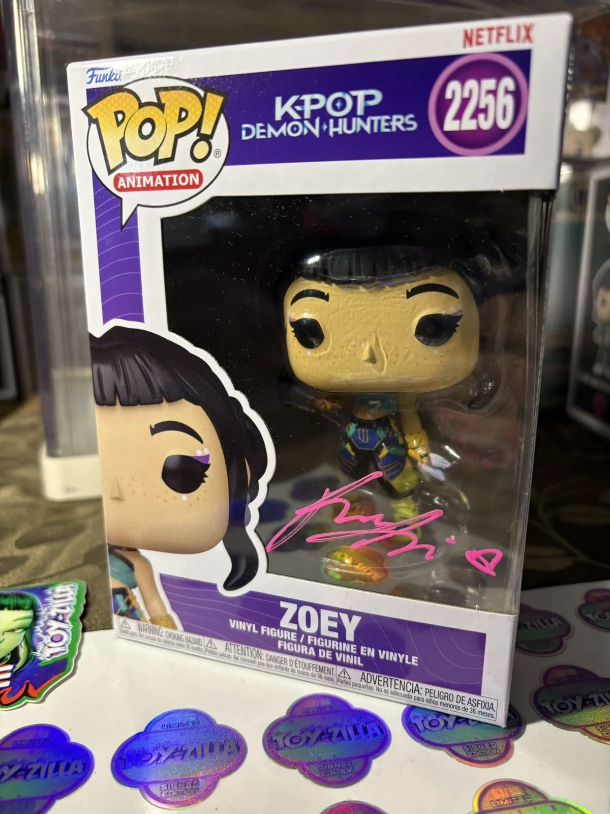 Rei Ami — Rei Ami Signed Zoey Funko 2256 K-Pop Demon Hunters Singing Voice SWAU COA +CASE, изображение 3