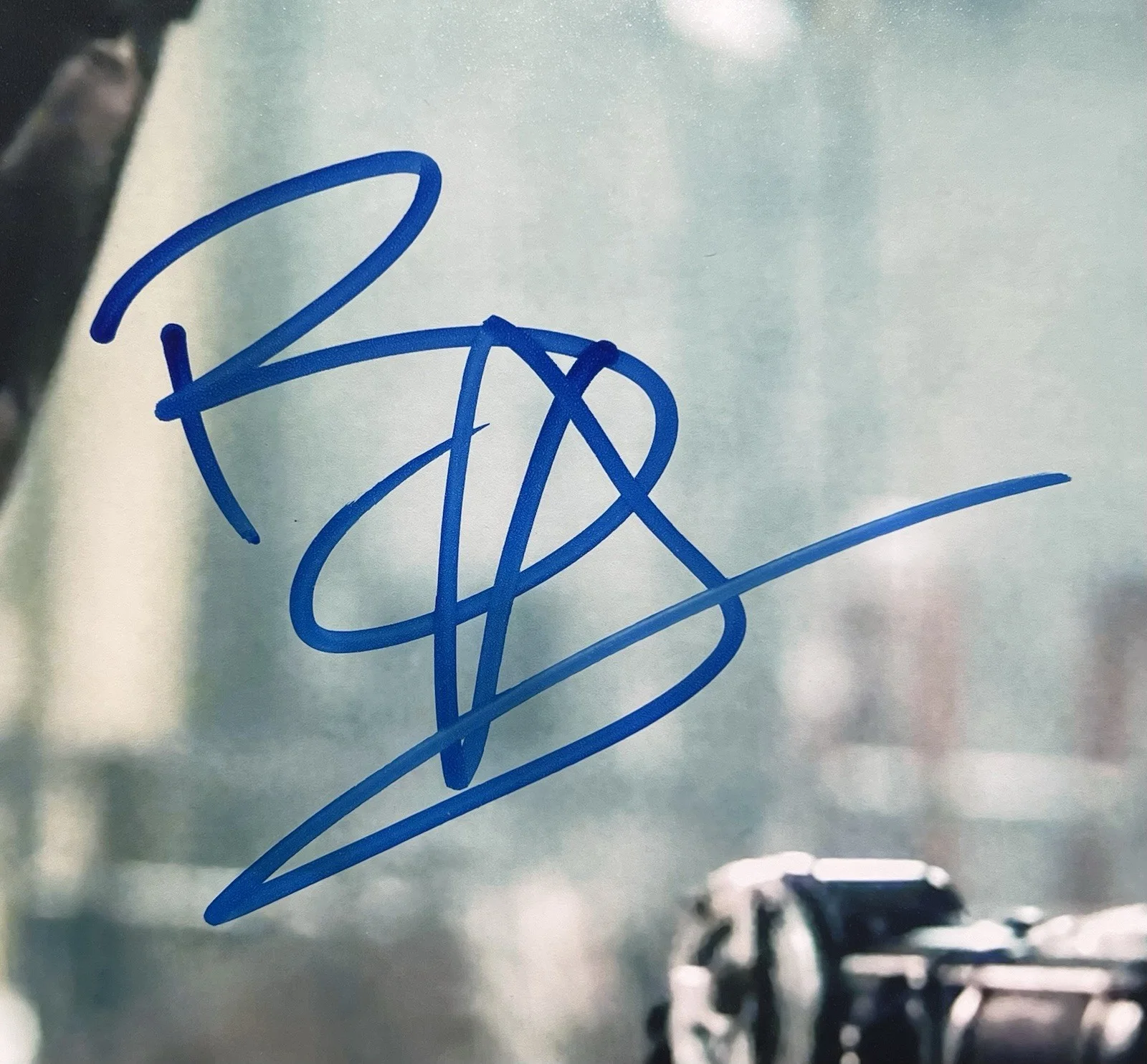 Ben Affleck — Ben Affleck Signed Batman 8x10 Photo BAS Beckett Witnessed Auto, image 2