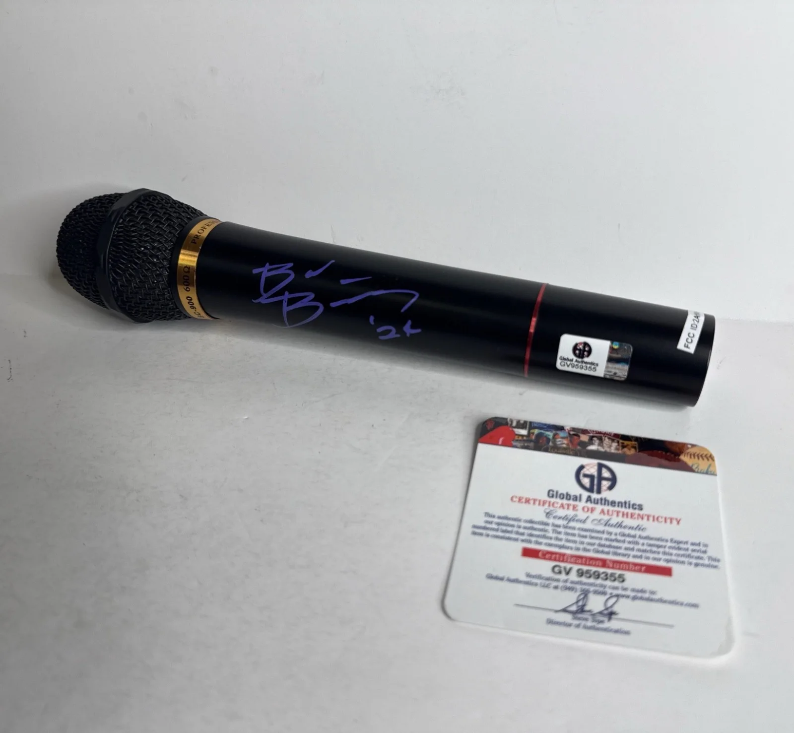 Bad Bunny Signed Microphone Superstar GA GV959355, image 2