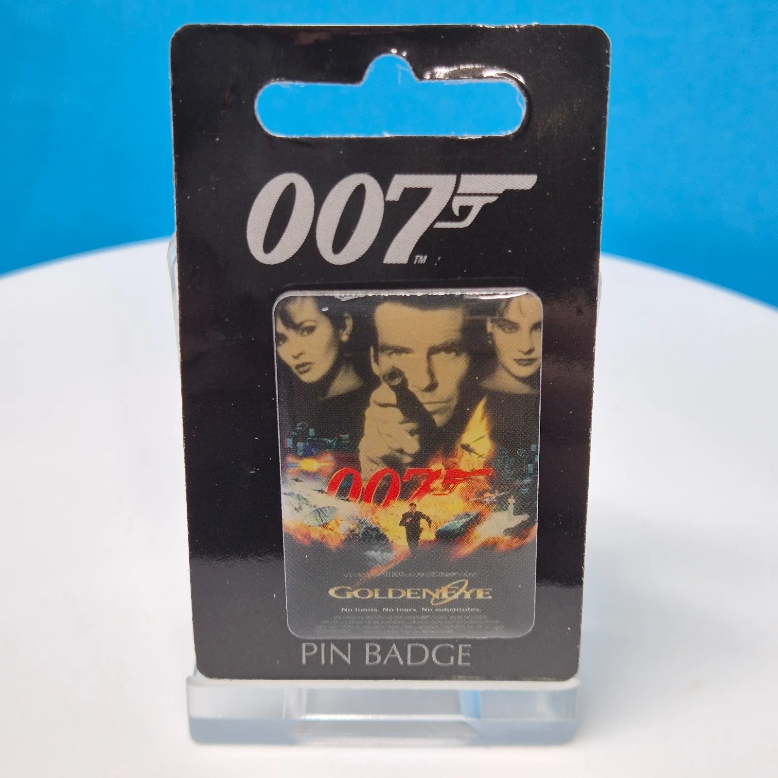 James Bond 007 Pin Badge Movie Poster Goldeneye Goldfinger Golden Gun Set of 3, изображение 2