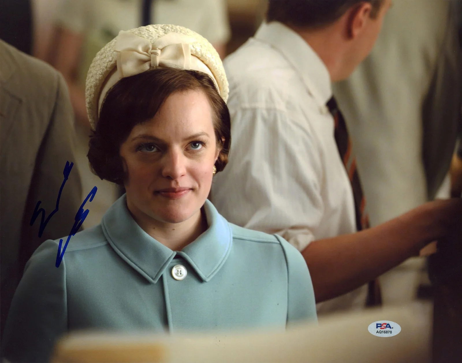 Elisabeth Moss — Elisabeth Moss Mad Men Authentic Signed 11x14 Horizontal Photo PSA/DNA #AQ16878