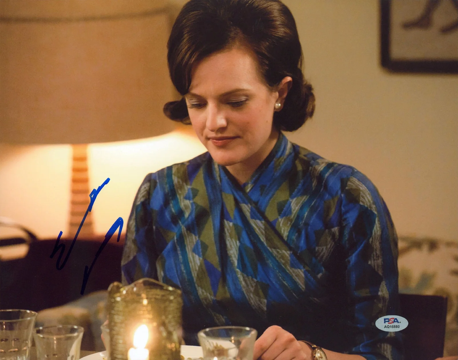 Elisabeth Moss — Elisabeth Moss Mad Men Authentic Signed 11x14 Horizontal Photo PSA/DNA #AQ16880