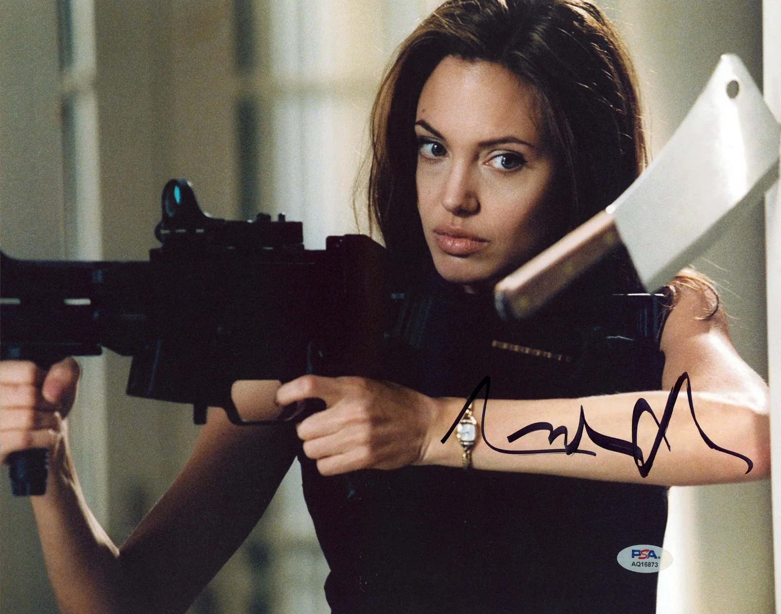 Angelina Jolie — Foto autêntica assinada 11x14 de Angelina Jolie Mr. & Mrs. Smith PSA/DNA #AQ16873
