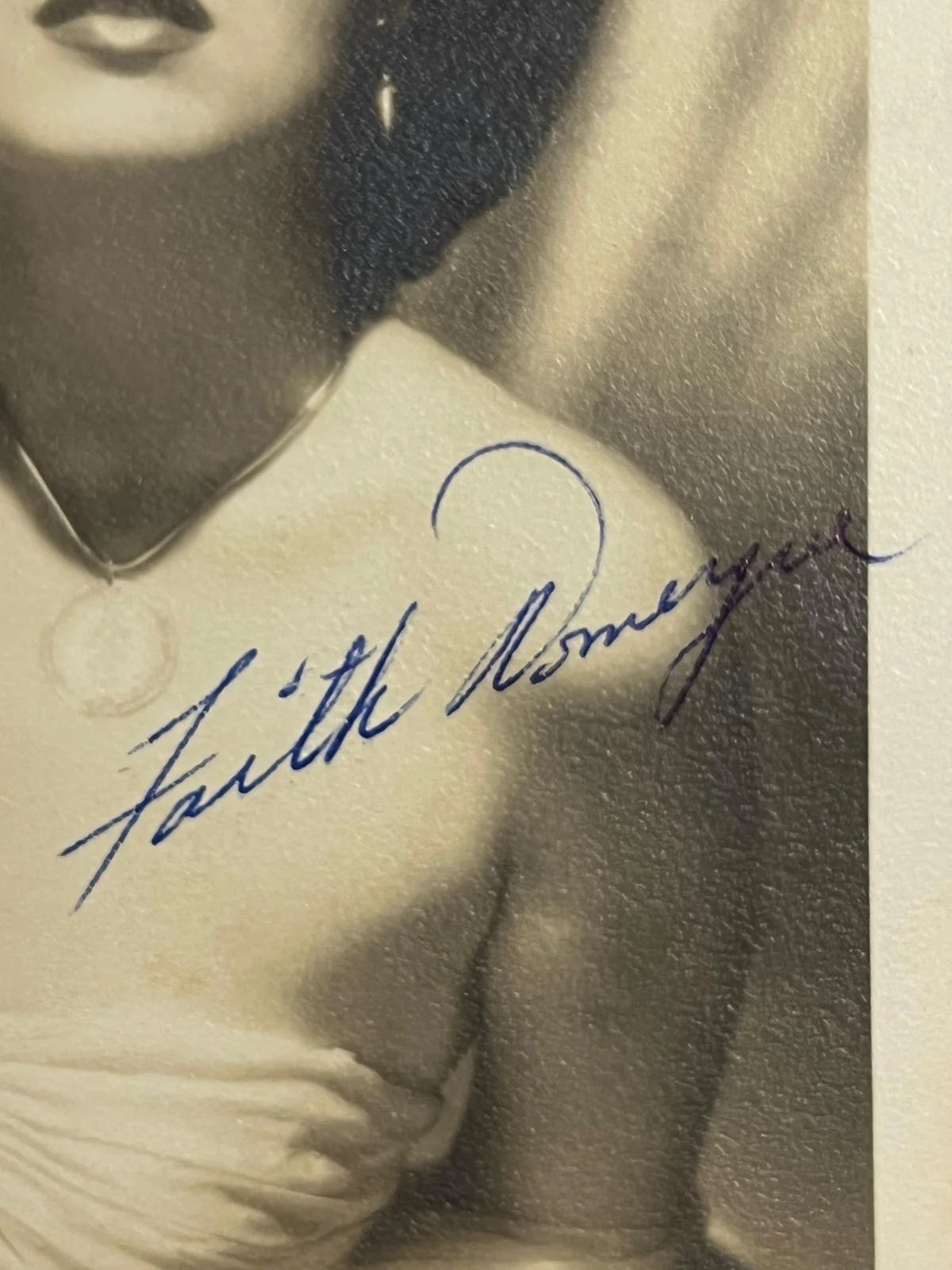 FAITH DOMERGUE — FAITH DOMERGUE HAND SIGNED AUTOGRAPHED PHOTO SIGNATURE, image 2