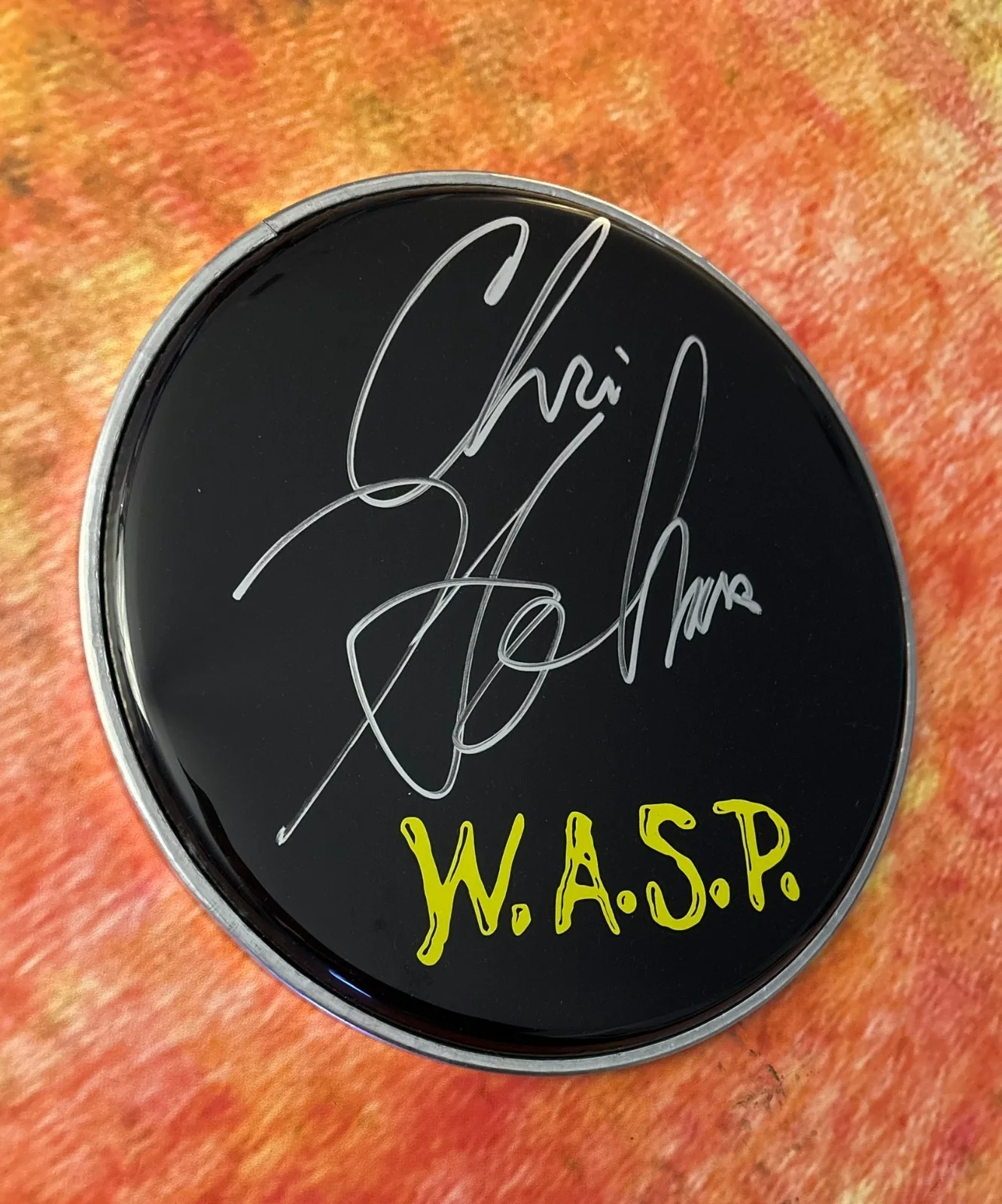 GFA W.A.S.P. Band Guitarist * CHRIS HOLMES * Signed 10" Drumhead COA, изображение 3
