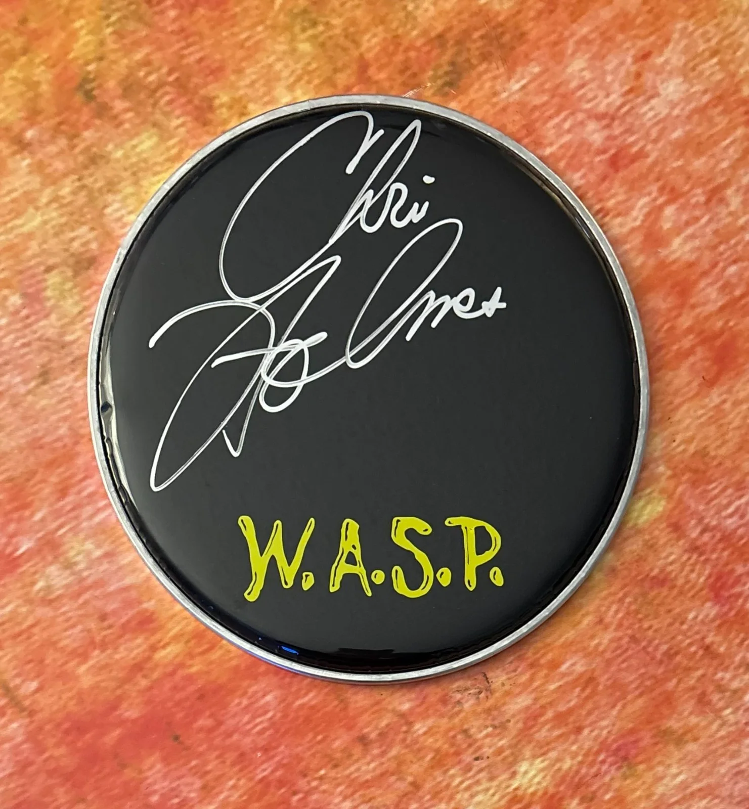 GFA W.A.S.P. Band Guitarist * CHRIS HOLMES * Signed 10" Drumhead COA, изображение 2