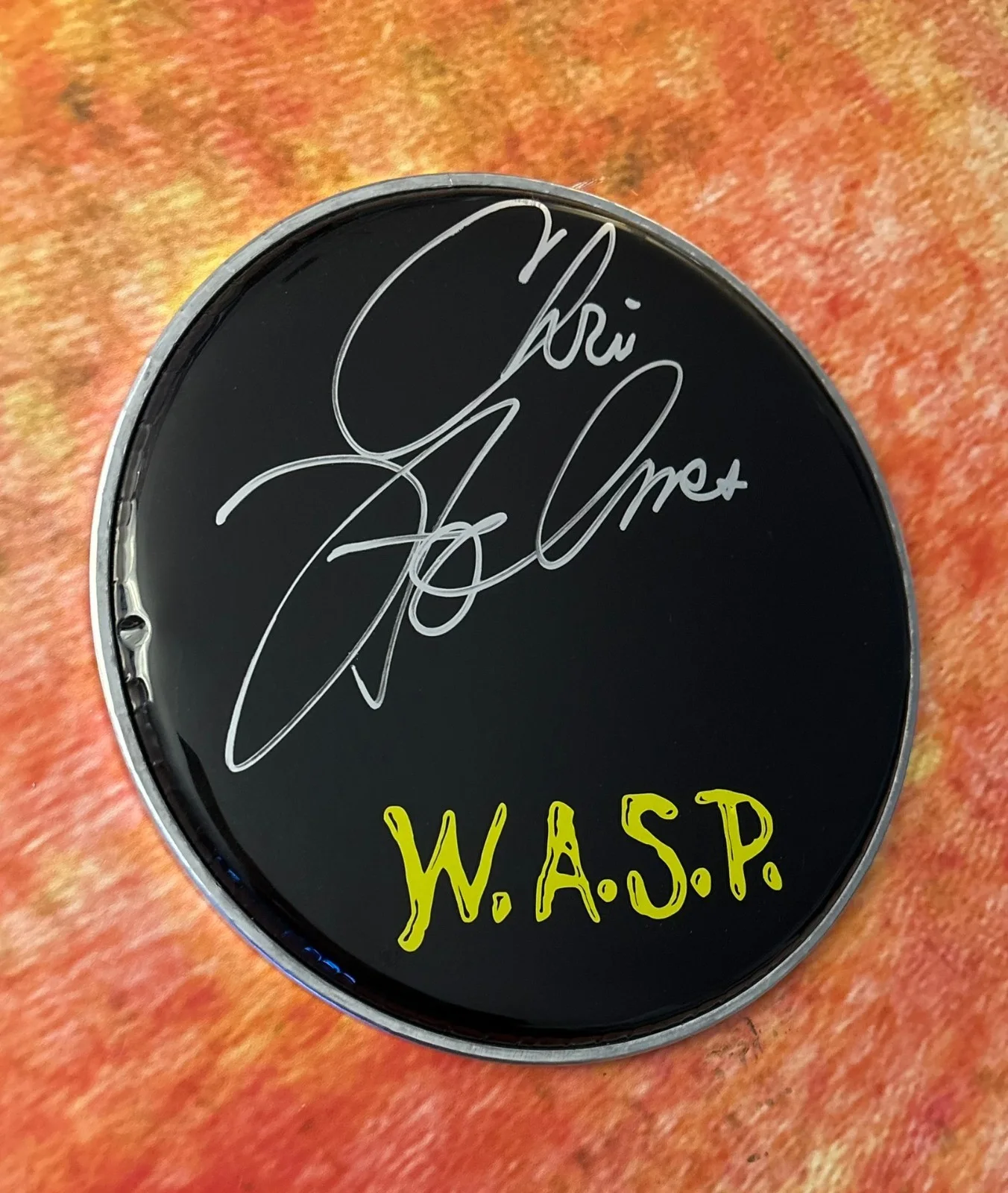 GFA W.A.S.P. Band Guitarist * CHRIS HOLMES * Signed 10" Drumhead COA, изображение 3