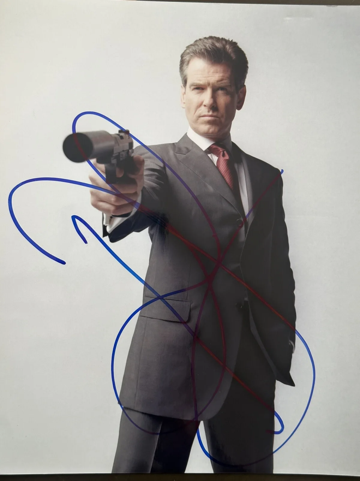 Pierce Brosnan — Pierce Brosnan signed James Bond 8x10 photo In Person Proof. 007 Die Another Day, изображение 2