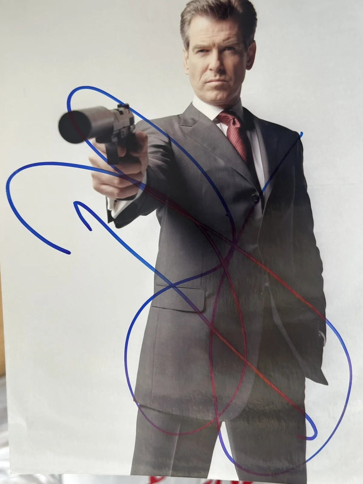Pierce Brosnan — Pierce Brosnan signed James Bond 8x10 photo In Person Proof. 007 Die Another Day, изображение 3