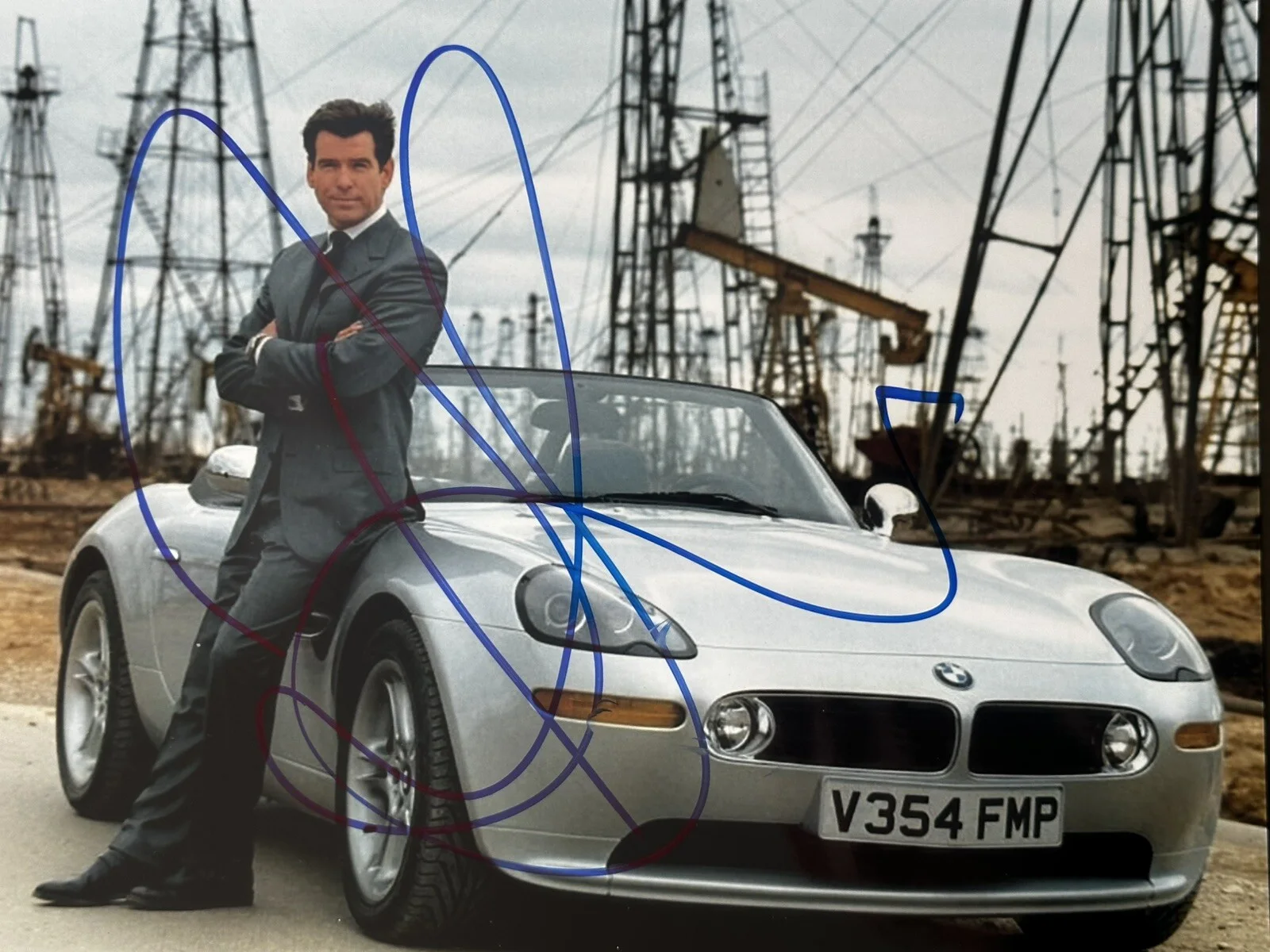 Pierce Brosnan — Pierce Brosnan signed James Bond 8x10 photo In Person Proof. 007 Die Another Day, изображение 2