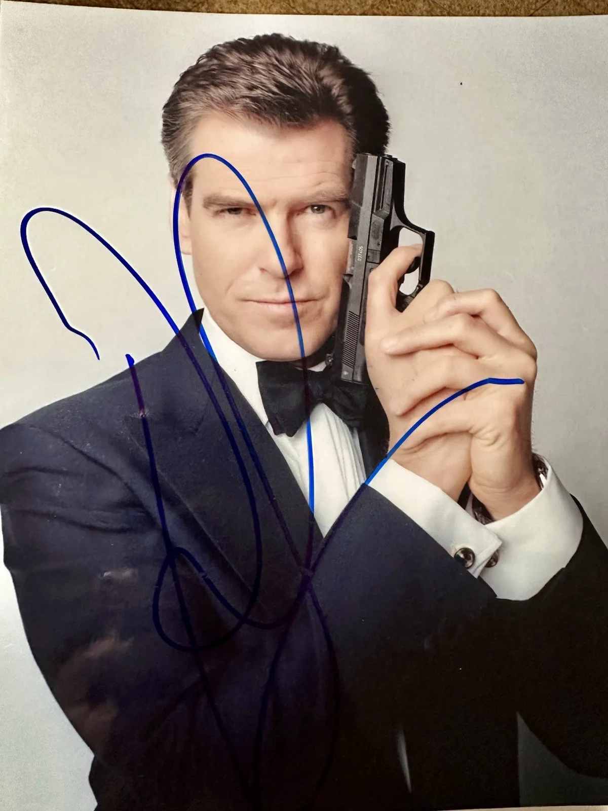 Pierce Brosnan — Pierce Brosnan signed James Bond 8x10 photo In Person Proof. 007 Die Another Day, изображение 2