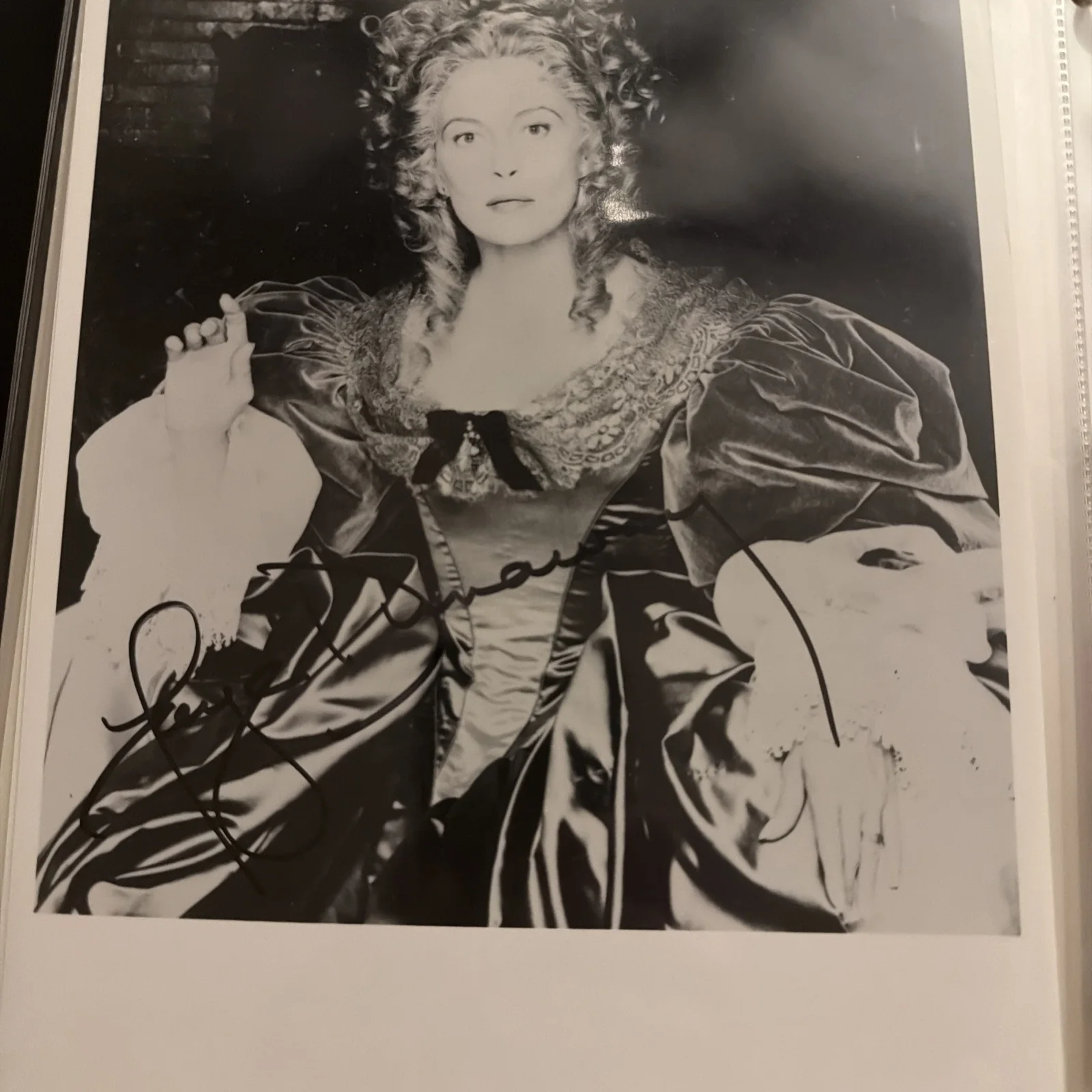 Faye Dunaway Signed 8x10 Photos Lot of 2 Autograph Bonnie & Clyde, изображение 2