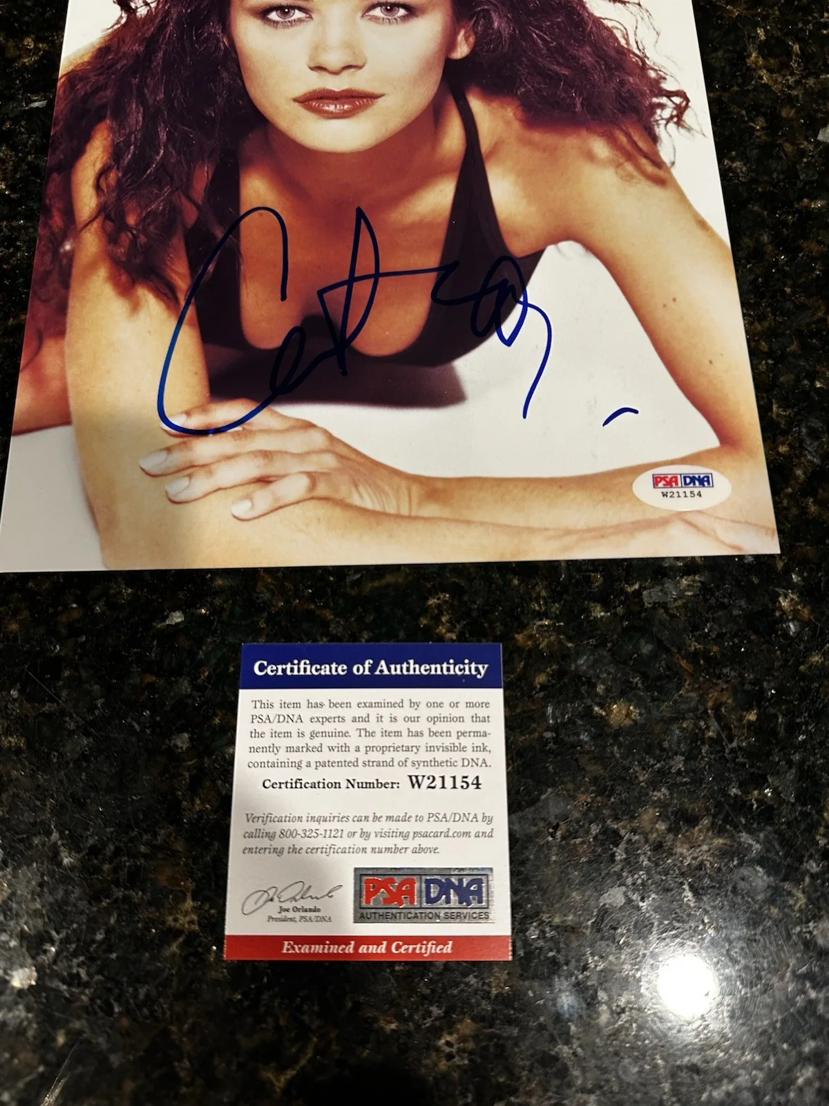 Catherine Zeta-Jones — CATHERINE ZETA-JONES signed autographed 8x10 photo PSA COA, image 2