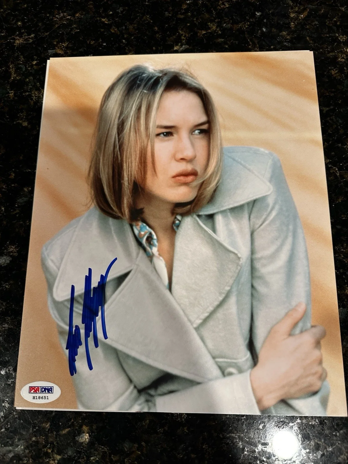 Renee Zellweger — Renee Zellweger Autographed Signed 8x10 Photo Certified PSA/DNA Signed, изображение 2