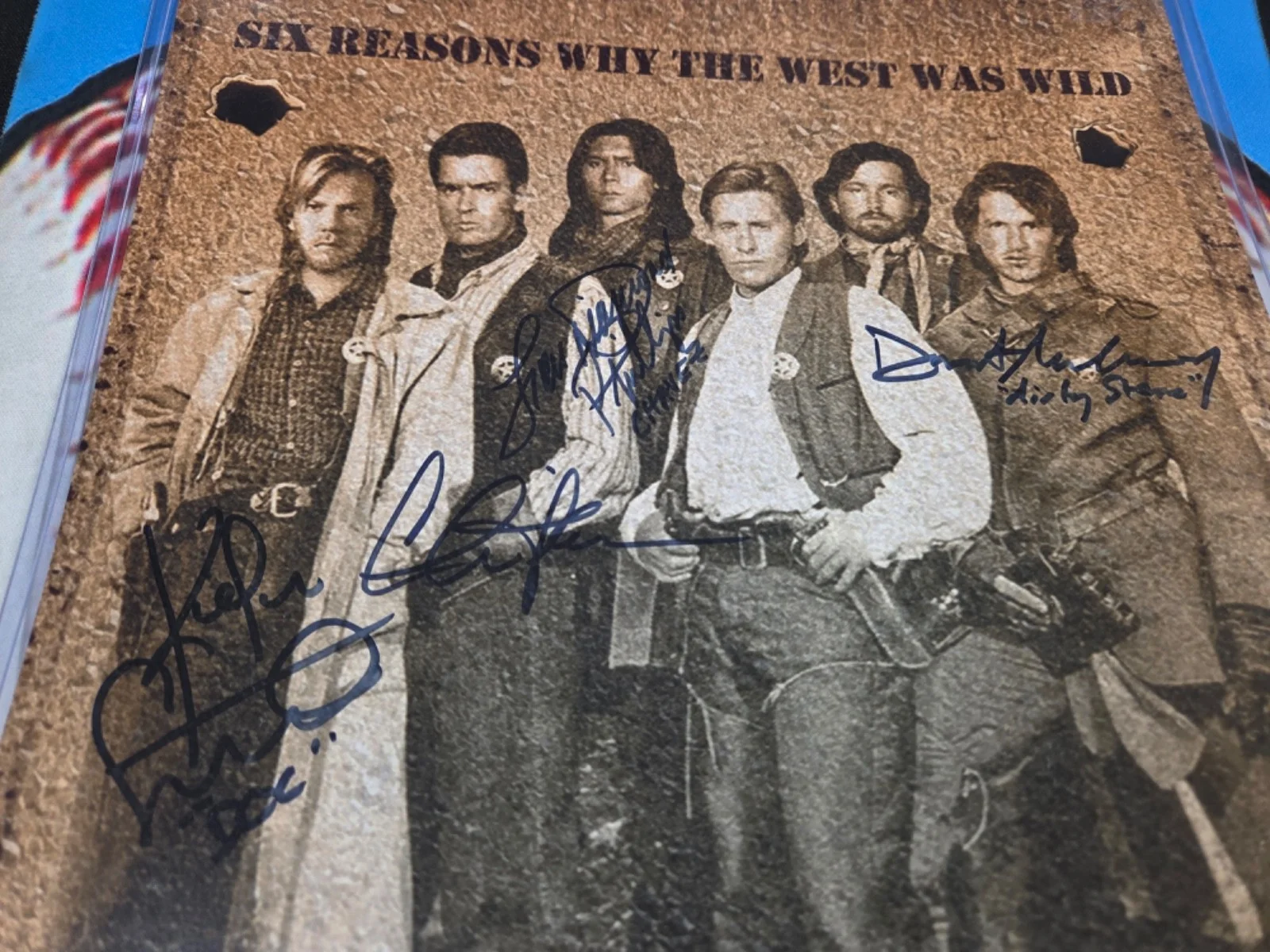 Keifer Sutherland, Charlie Sheen, Lou D. Phillips, Dermot Mulrone — 22x11 Young Guns Movie Print Autograph 4x Sutherland, Sheen, Phillips, Mulroney, изображение 3