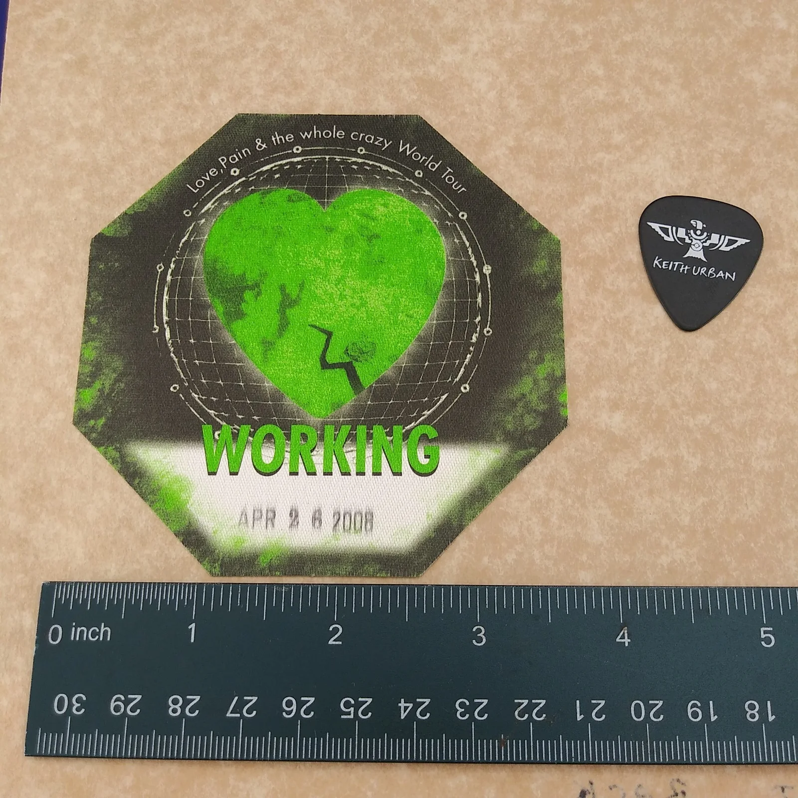 Authentic KEITH URBAN staff backstage pass 1 novelty signature guitar pick zz1, изображение 5