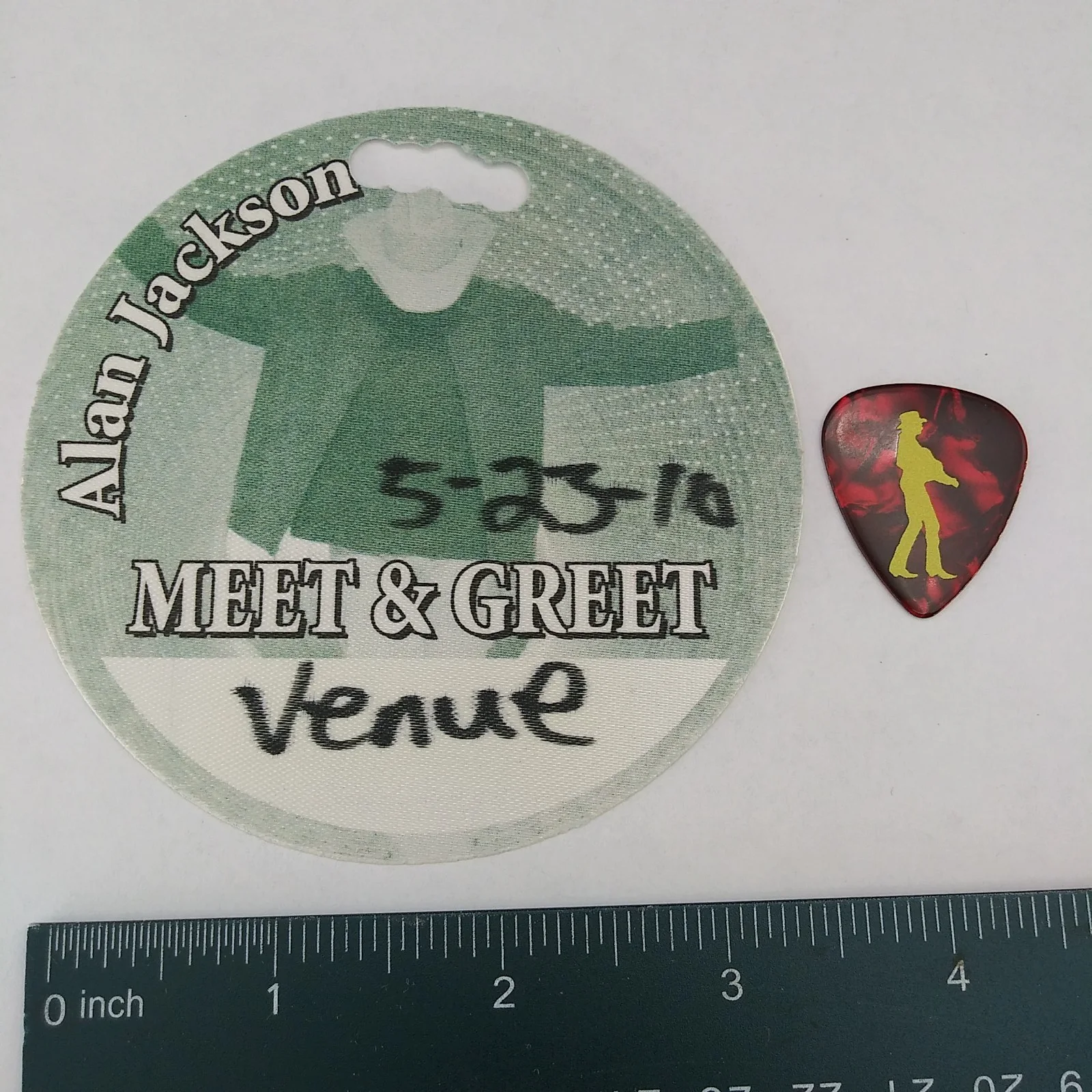 ALAN JACKSON MEET & GREET backstage pass 1 novelty signature guitar pick, image 4