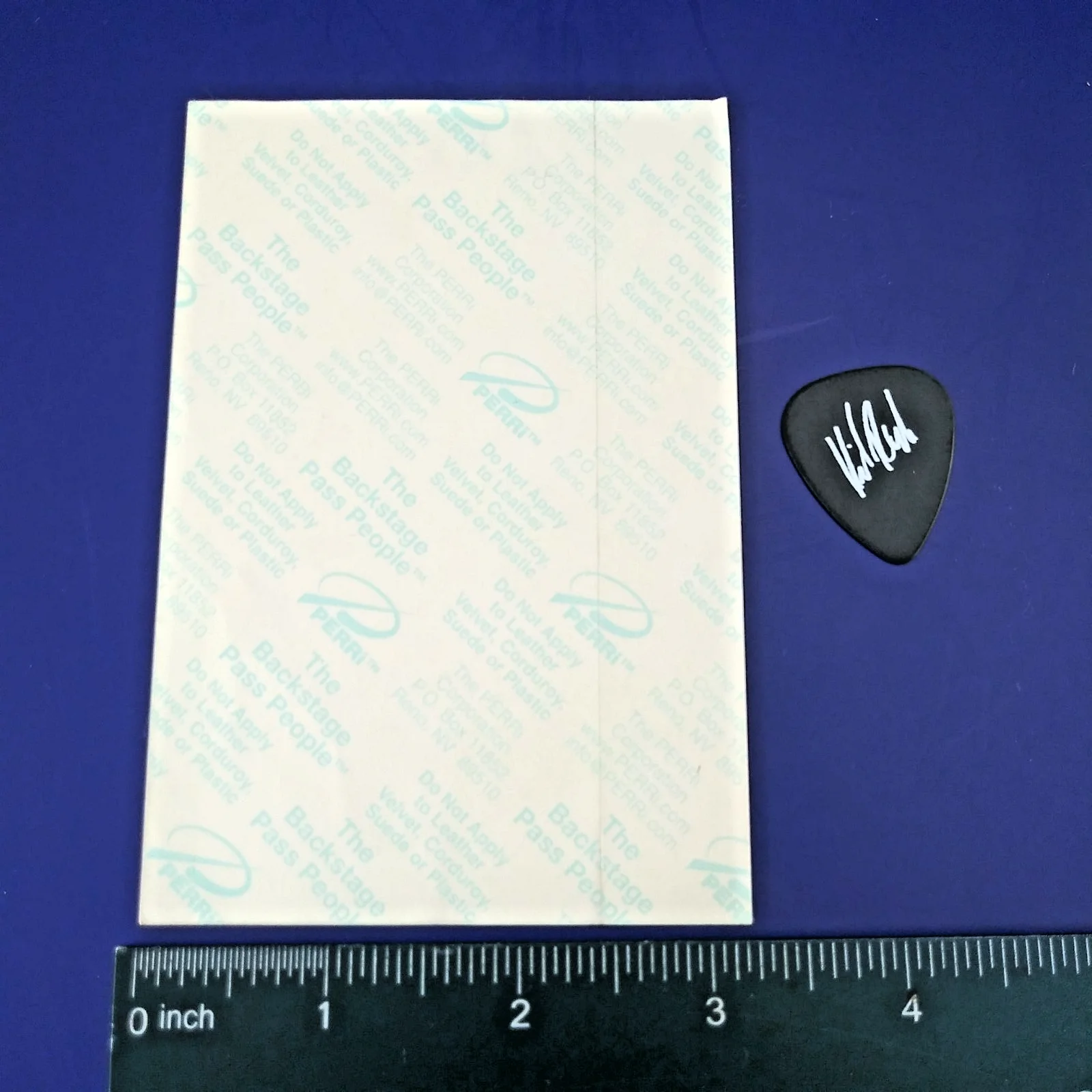 Authentic KID ROCK staff crew backstage pass 1 novelty signature guitar pick zz1, изображение 2